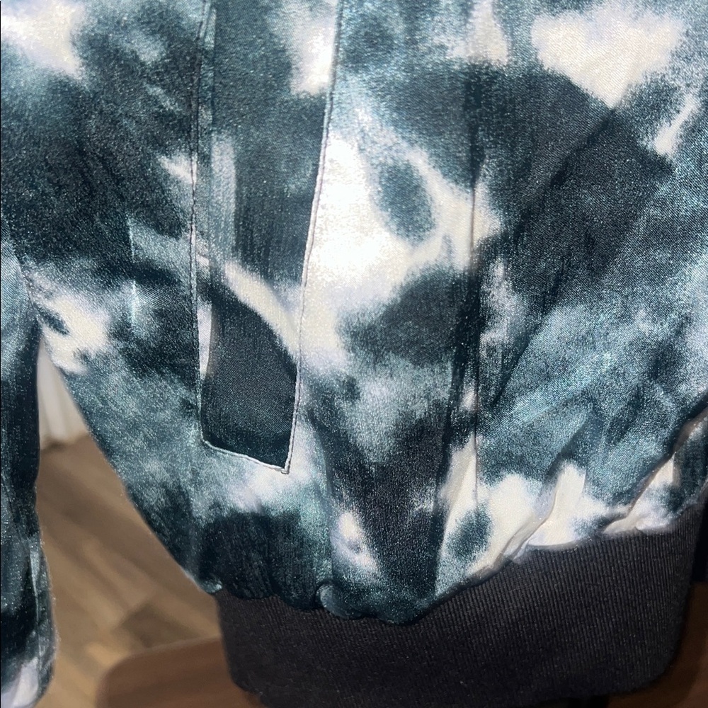 Stylish Tie-Dye Bomber Jacket in Black and White - Picture 4 of 7